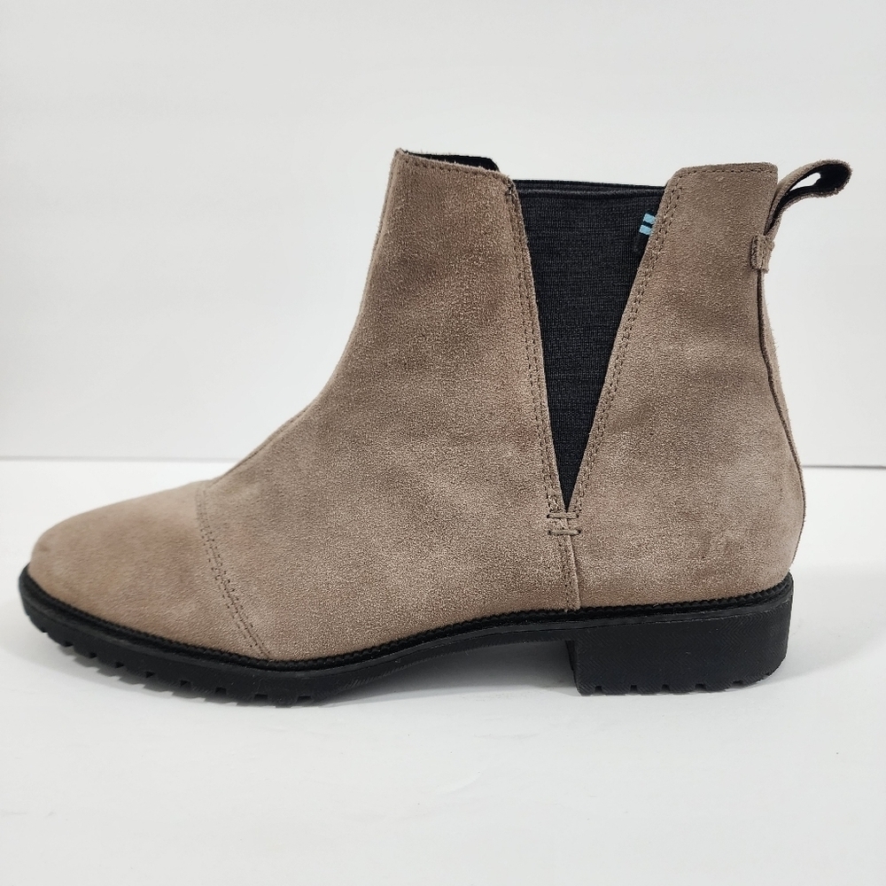 Tom's - Cleo TaupeGrey Leather Chelsea Boots Womens Size 10.
